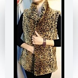 Kristen Blake faux fur animal print vest with standing collar and pockets S